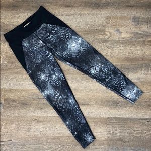 Betsy Johnson Performance S Athletic Capri Pants